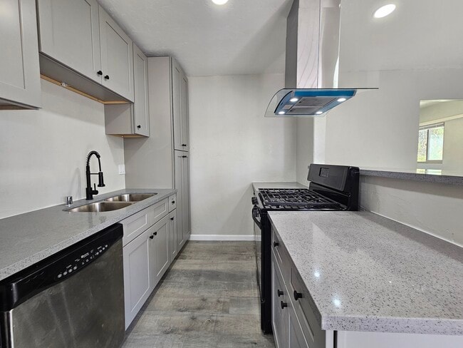 Building Photo - Bahama Palms Rental