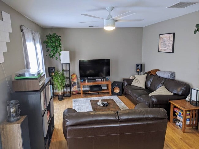 Building Photo - 1813 Oliver Ave Unit Fl 2 Rental