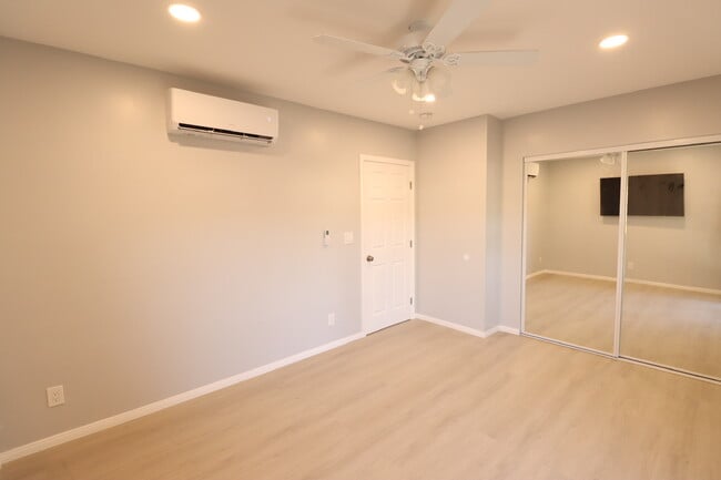 Photo - 465 W 2nd St