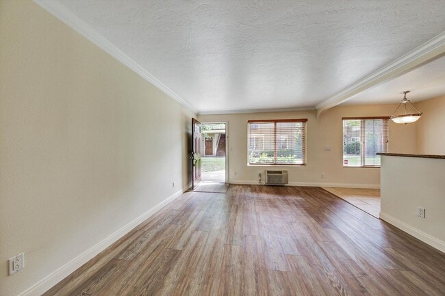 Photo - 792 Avocado Ave