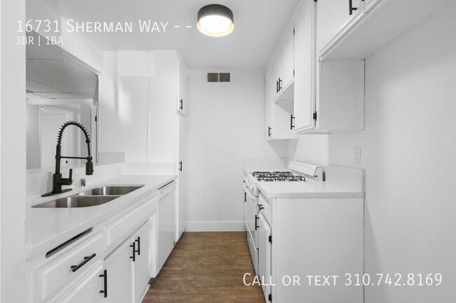 Building Photo - 16731 Sherman Way Unit 102