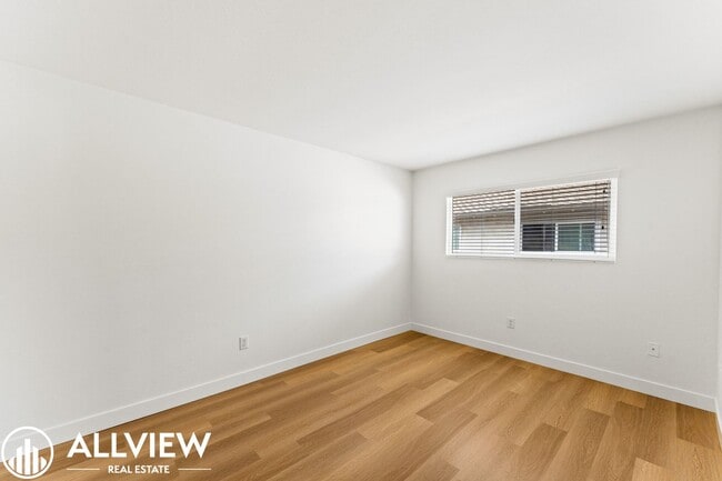 Photo - 16682 Bartlett Ln Unit 4