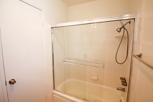 Photo - 15339 Weddington St