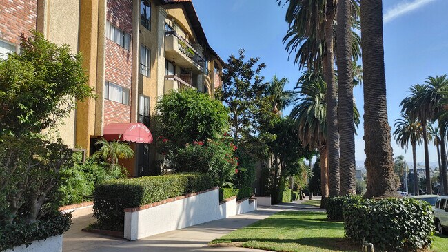 Photo - 1730 Camino Palmero St Unit 206