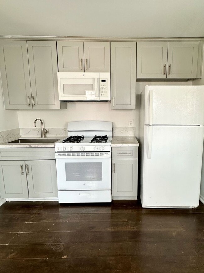 Photo - Baring Cross & 92nd Unit 807 1/2