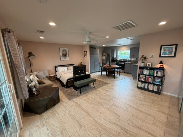 Building Photo - 1017 Arroues Dr Unit Upstairs Studio