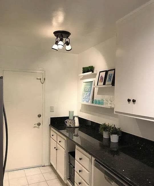 Photo - 1045 Kings Rd