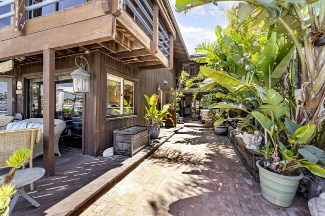 Photo - Island Getaway and Life in The Tropics