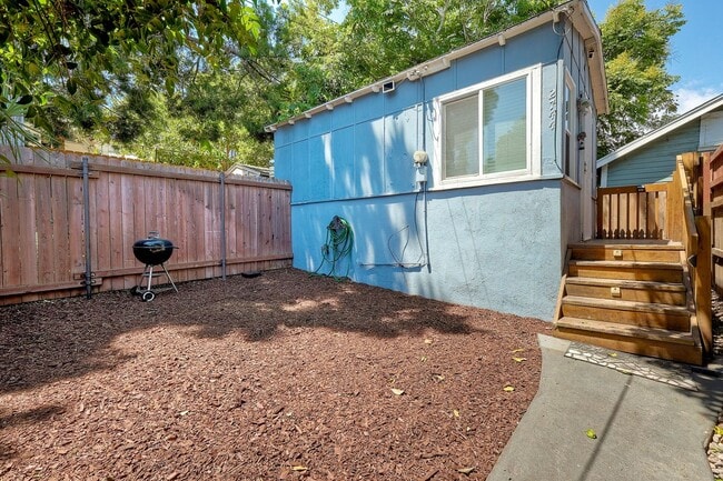 Photo - 2744 Treat St