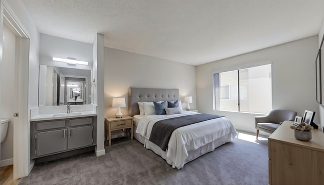 Photo - Vanowen Manor