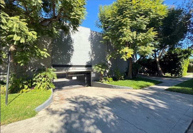 Building Photo - 447 W Elk Ave