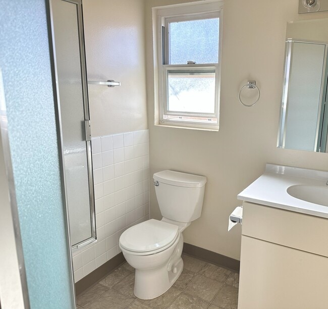 Photo - 451 E Rowland St