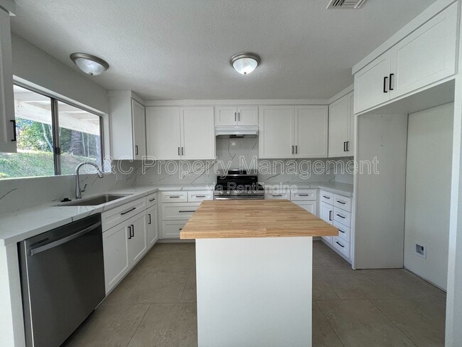 Photo - 851 Fulton Rd