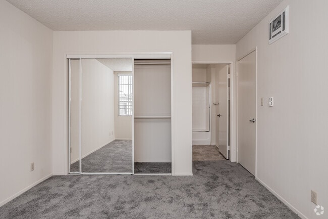 1BR, 1BA, Loft - 850 SF - Lido Apartments - 9915 National Blvd