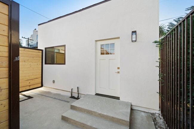 Building Photo - Charming Brand-New Detached ADU with Private Entrance & Yard!
