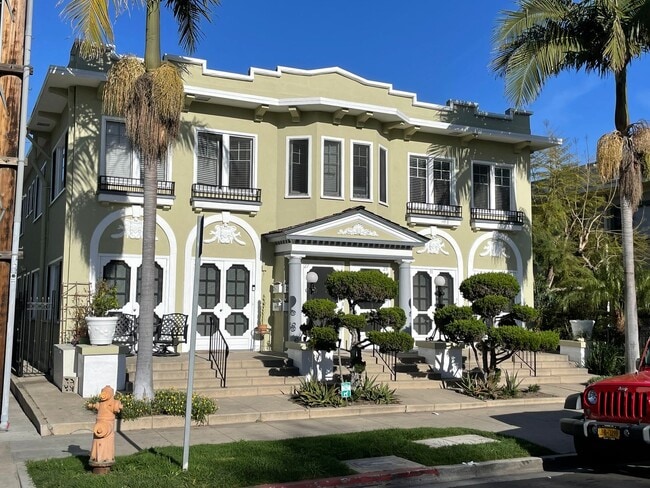 Building Photo - Beautiful 2 Bedroom 1 Bath available now in Long Beach Unit 25 Cherry Ave