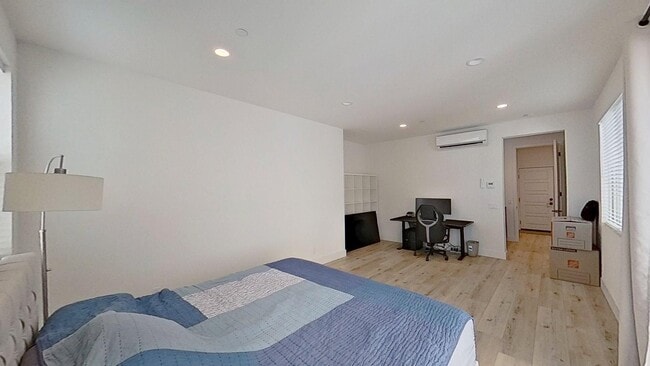 Photo - 574 S Motif St