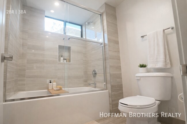 Photo - 115 S St Andrews Pl Unit 5