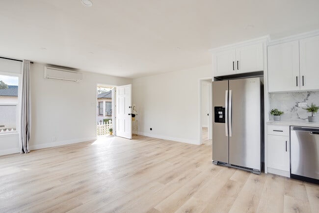 Photo - 617 N Rosemary Ln Unit 617