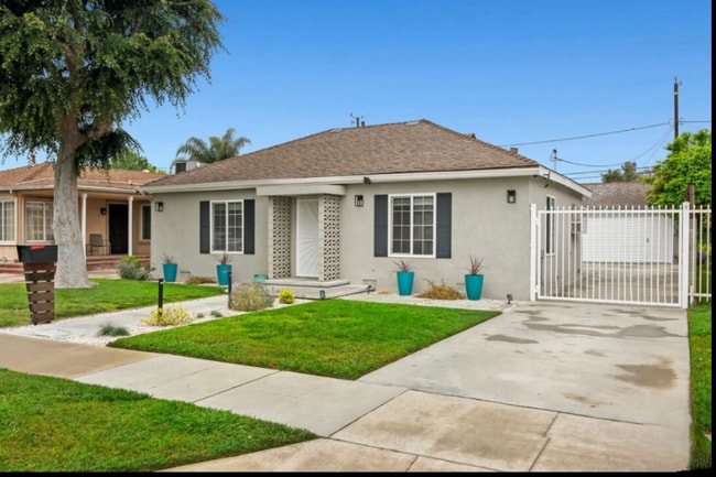 Photo - 923 E Orange Grove Ave House