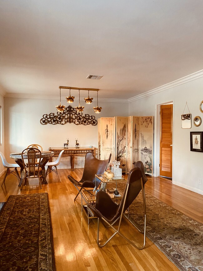 Building Photo - 1640 Amberwood Dr Unit T