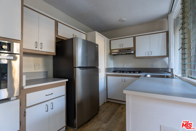 Photo - 11131 Rose Ave Unit 17