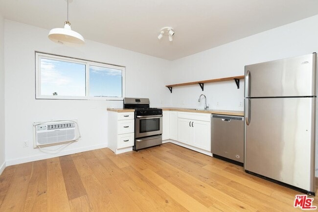 Building Photo - 3933 Marathon St Unit 204A