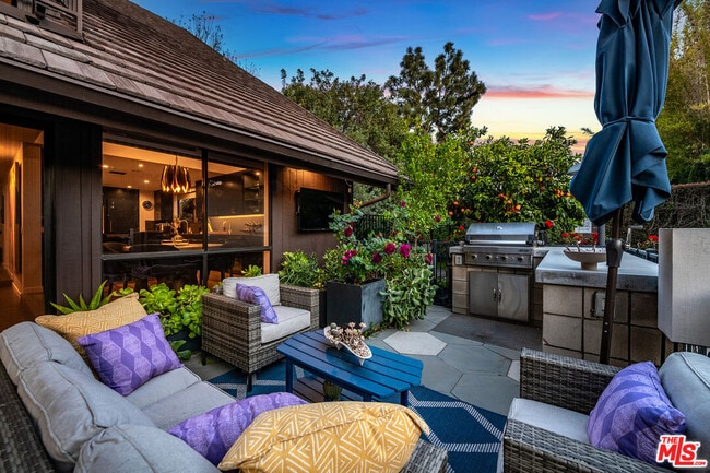 Photo - 4635 Clybourn Ave