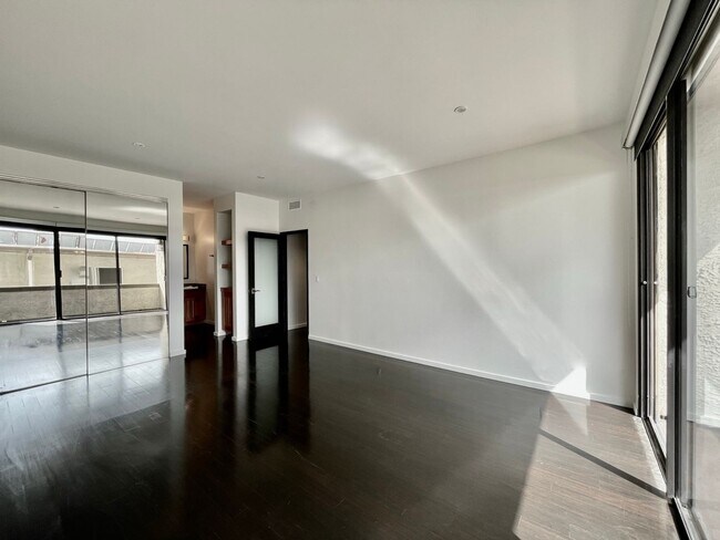 Photo - Spacious 2 Bedroom 2 Bath Condo in West LA