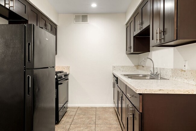 Photo - Topanga Terrace Apartments