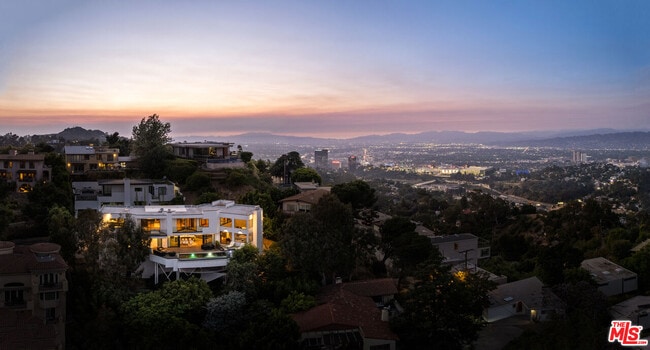 Building Photo - 2826 Las Alturas St