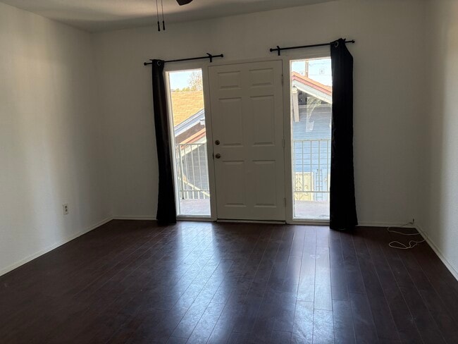 Building Photo - 2620 Idell St Unit 2622 1/2