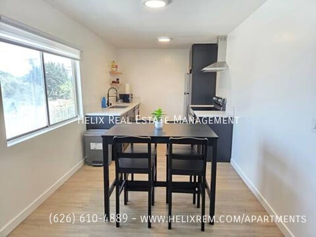 Building Photo - 1313 Huntington Dr Unit 7