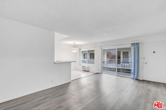 Photo - 739 Croft Ave Unit #203