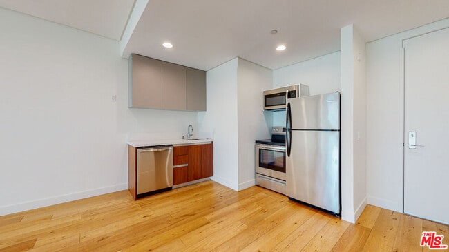 Photo - 938 Orange Grove Ave Unit 204