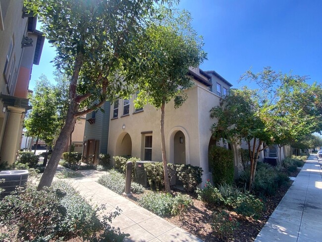 Building Photo - Victoria Gardens Three Bedroom Condo