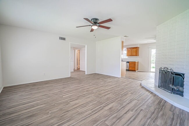 Photo - 23931 Canerwell St