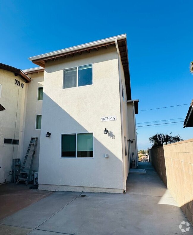 Building Photo - 16071 La Monde St Rental