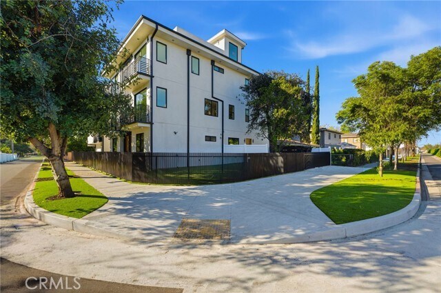 Photo - 13602 Burbank Blvd