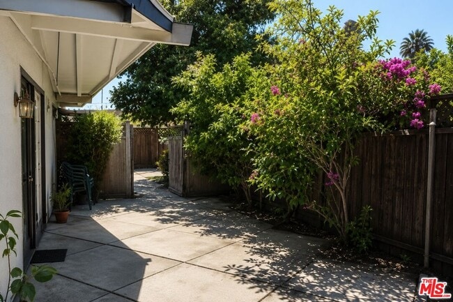 Photo - 20617 Archwood St