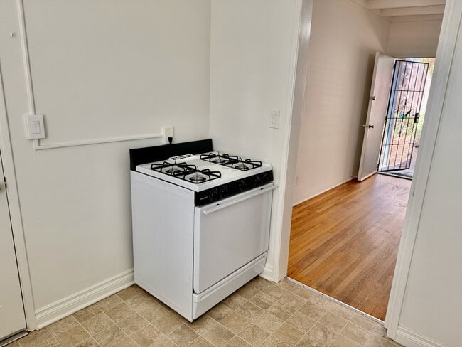 Photo - 3043 Vancouver Ave Unit 3043