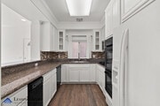 Photo - 20300 Vanowen St