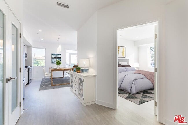 Photo - 843 Wilcox Ave Unit 201