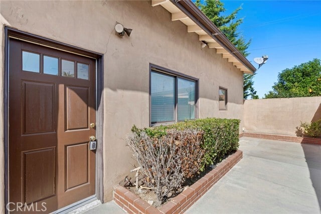 Building Photo - 2225 Santa Ana Ave