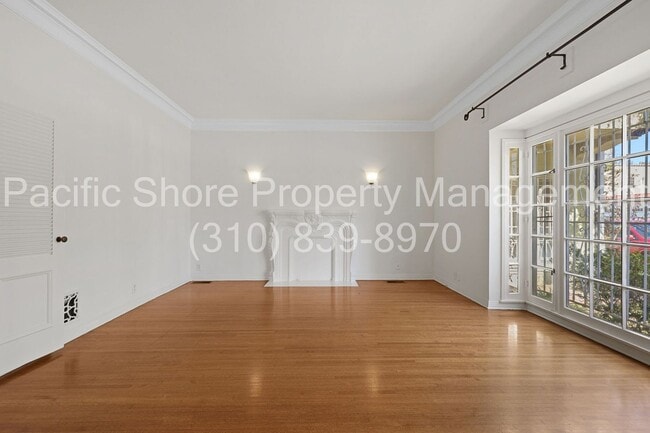 Photo - Orange Triplex Unit 623