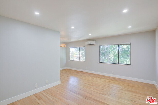 Photo - 11825 Iowa Ave Unit 5