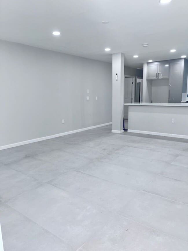 Photo - Avenue B (925-927) Unit #927