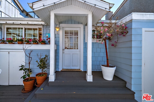 Photo - 2323 Grand Canal