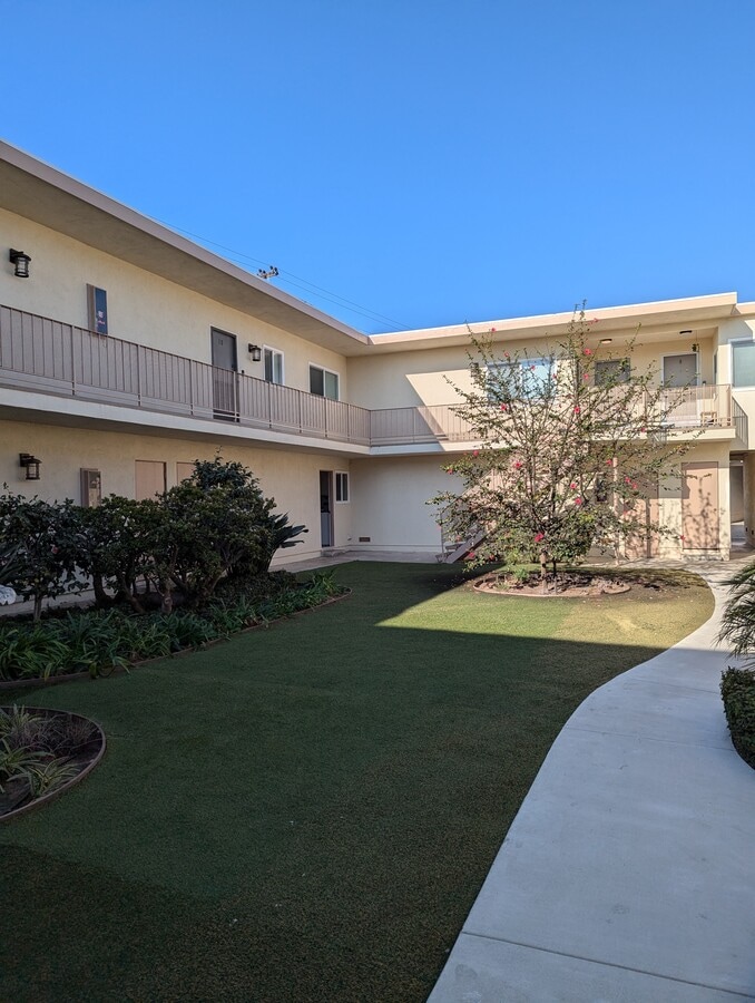 Courtyard - 2960 W 235th St Apartment Unit 14