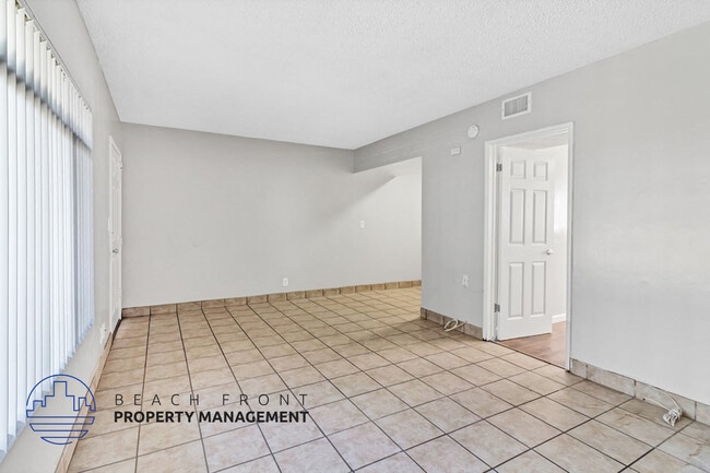 Photo - 709-15 Northgate Ln.